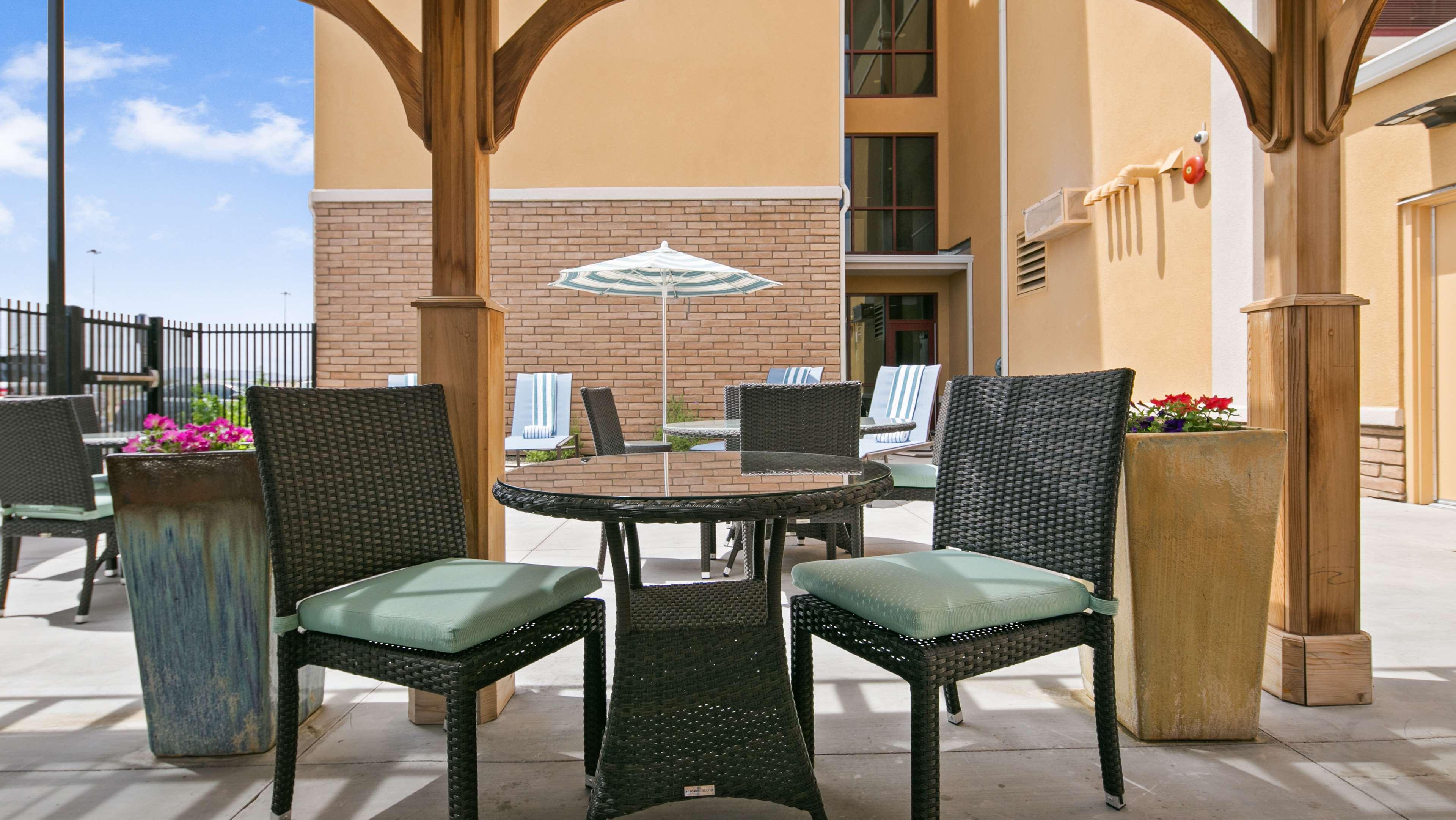 Best Western Plus Chalmette Hotel Exterior photo