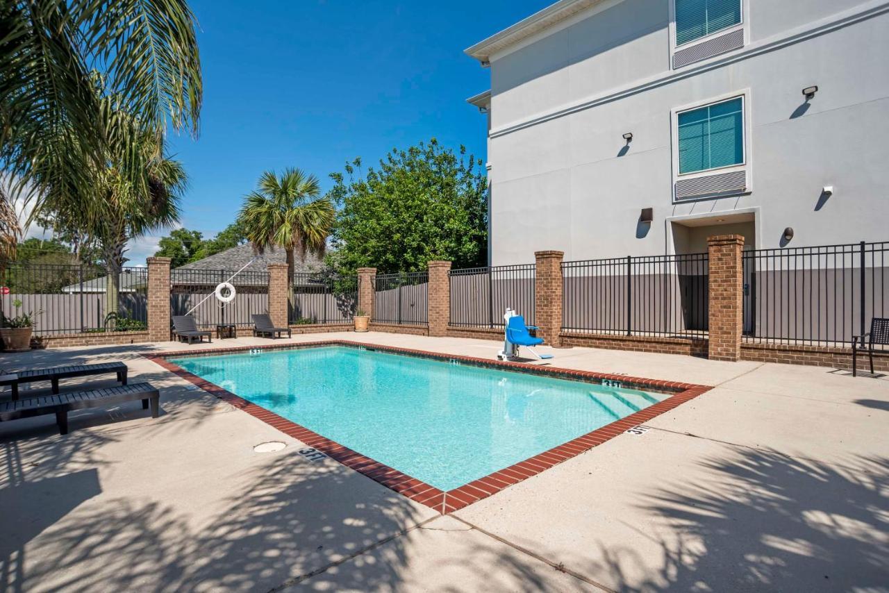Best Western Plus Chalmette Hotel Exterior photo