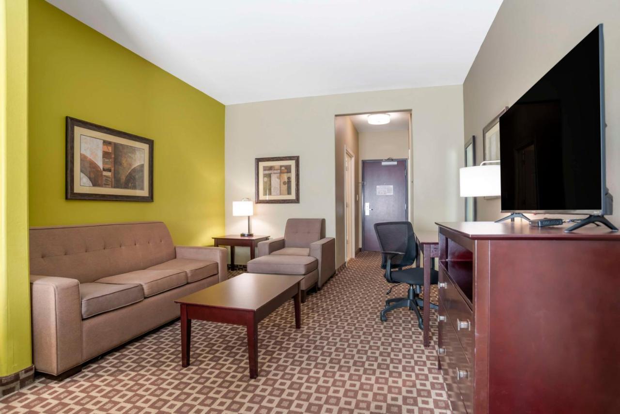 Best Western Plus Chalmette Hotel Exterior photo